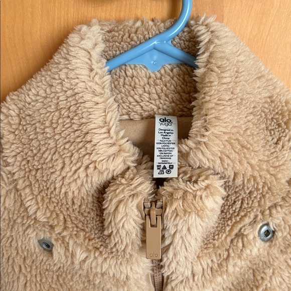 ALO Yoga Foxy Sherpa Jacket - Picture 7 of 11
